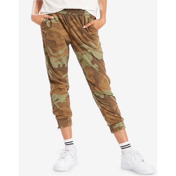 levi's jet set taper